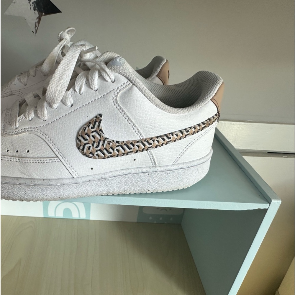 Woman’s white Nike sneakers lightly worn size 8